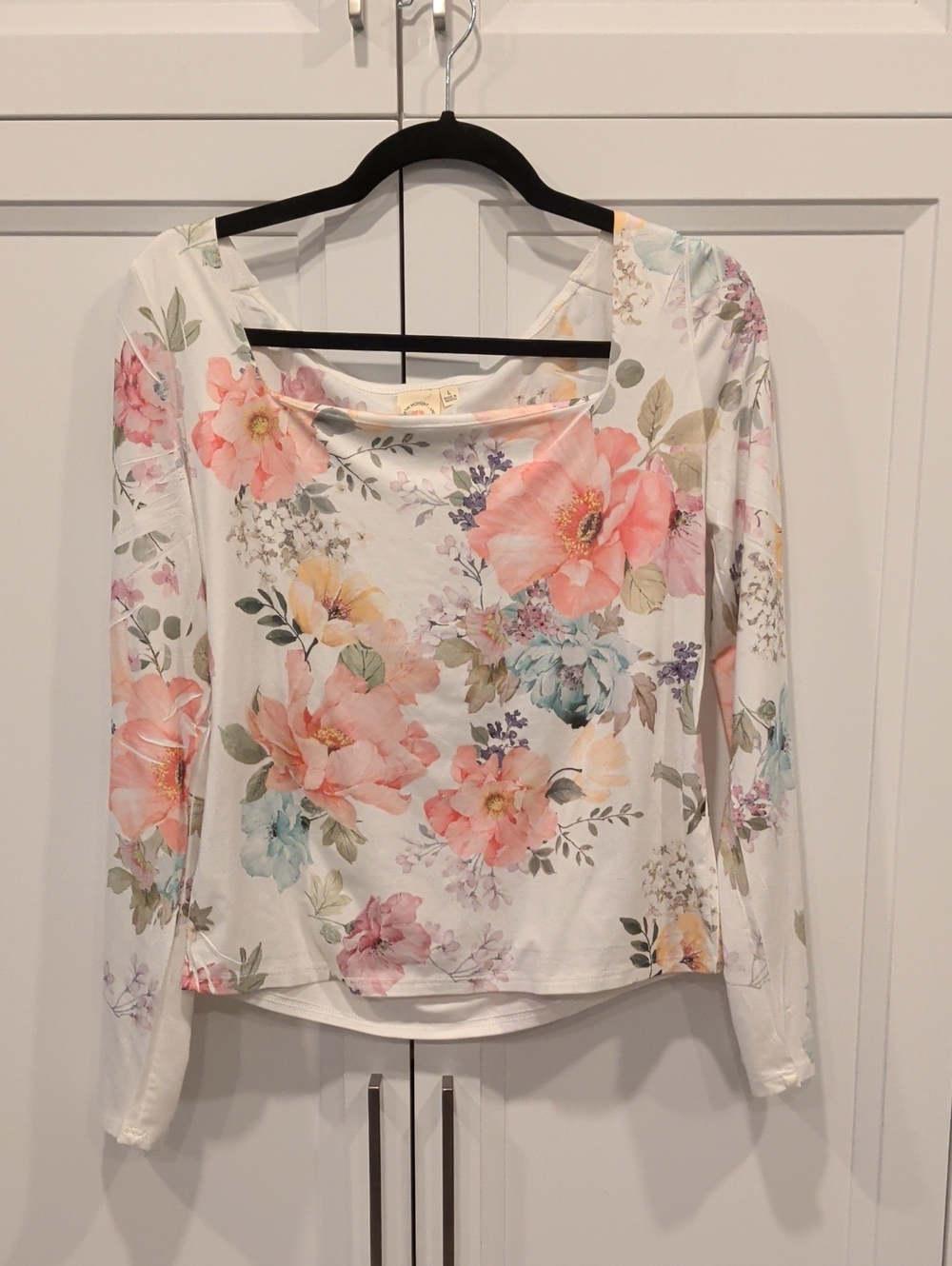Women's Floral Scoop-Neck Long Sleeve Top - White with Pink Floral Print